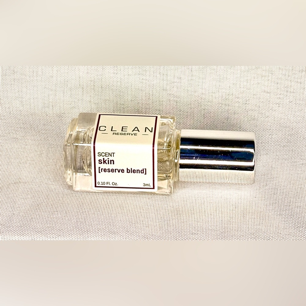 Clean Skin [Reserve Blend] Eau de Parfum Rollerball 0.10 fl oz / 3mL New in Box - Picture 3 of 8